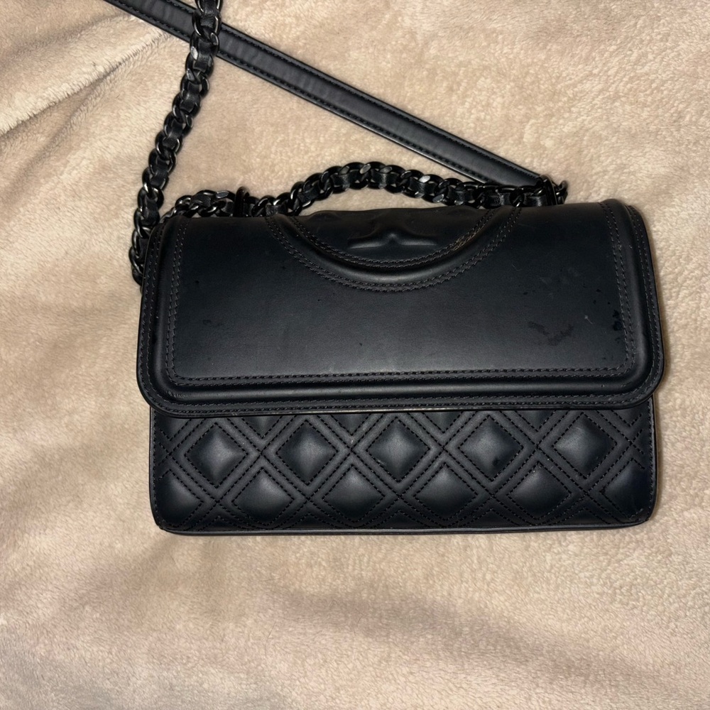 Elegant Black Quilted Handbag